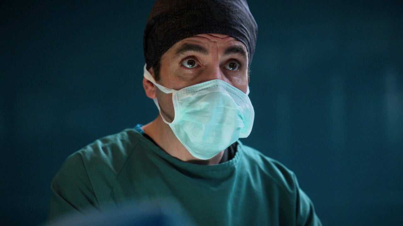 Bahar entra en coma en quirófano con Timur y Uras a su lado, ¿sobrevivirá? Bahar entra en coma en quirófano con Timur y Uras a su lado, ¿sobrevivirá?