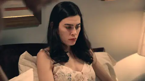 Una señal que pasa desapercibida: María ha movido la pierna, pero Andrés no lo ha visto Una señal que pasa desapercibida: María ha movido la pierna, pero Andrés no lo ha visto