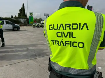 Imagen de archivo de un agente de la Guardia Civil de Tráfico Imagen de archivo de un agente de la Guardia Civil de Tráfico