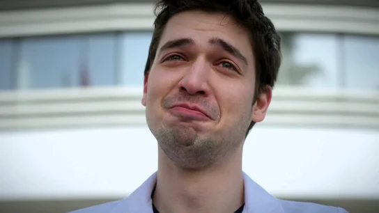 Tolga conmueve a Uras y logra que vea a Bahar como nunca antes Tolga conmueve a Uras y logra que vea a Bahar como nunca antes