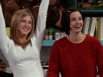 Jennifer Aniston y Courteney Cox en Friends Jennifer Aniston y Courteney Cox en Friends