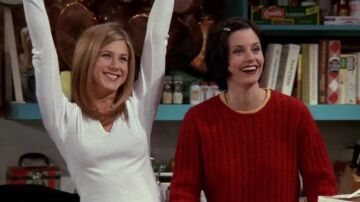 Jennifer Aniston y Courteney Cox en Friends