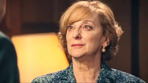 Irene se enfrenta a don Pedro y le da el bofetón: “Yo ya no soy tu familia” Irene se enfrenta a don Pedro y le da el bofetón: “Yo ya no soy tu familia”