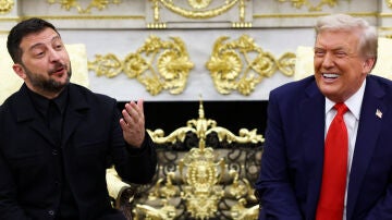 Trump y Zelenski en su toma de contacto en Washington 
