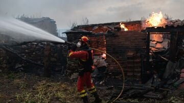 Bombero en incendio