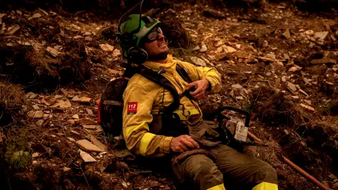 Bombero agotado Bombero agotado