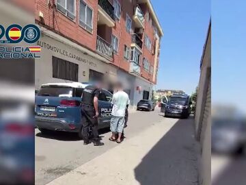 Nueve detenidos por presuntamente explotar sexualmente a mujeres y extorsionar a clientes.