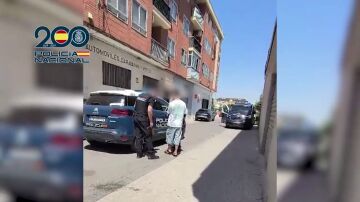 Nueve detenidos por presuntamente explotar sexualmente a mujeres y extorsionar a clientes.