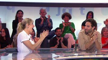 Melani García, Miquel Fernández, Abril Zamora y Eduardo Rosa, asombrados con el nuevo poema de Manu
