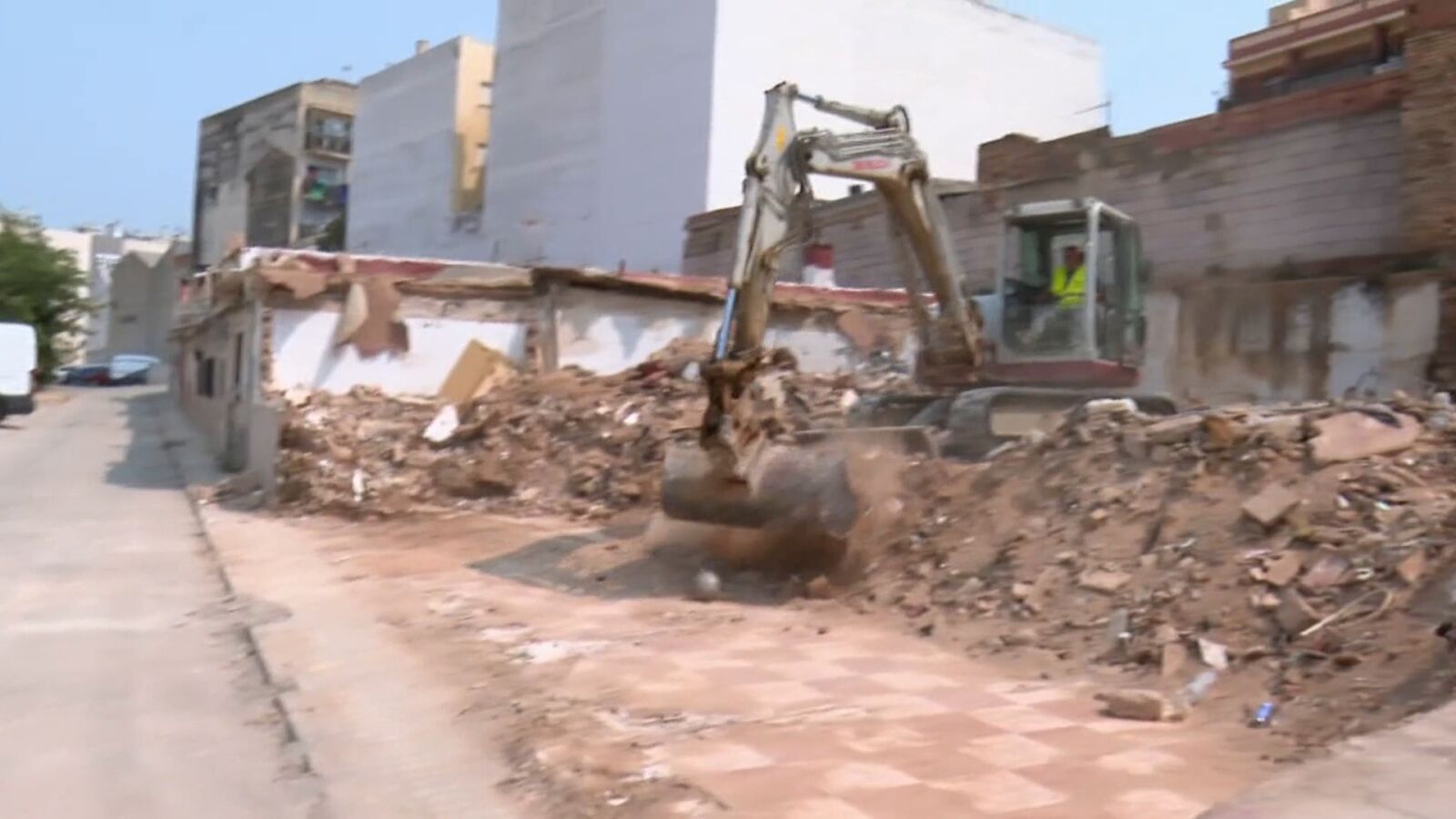 Comienza en Torrent el derribo de viviendas afectadas por la DANA