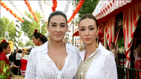 Vicky Martín Berrocal y Rocío Martín Berrocal en la Feria de Abril de 2006 Vicky Martín Berrocal y Rocío Martín Berrocal en la Feria de Abril de 2006