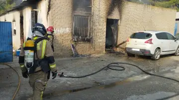 Sucesos.- Bomberos extinguen un incendio en una vivienda unifamiliar de La Torrecilla, en Lorca (Murcia) Sucesos.- Bomberos extinguen un incendio en una vivienda unifamiliar de La Torrecilla, en Lorca (Murcia)