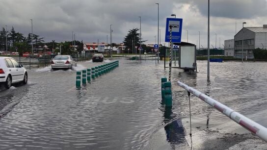 Santander registra numerosas incidencias por las "intensidades torrenciales" de la lluvia