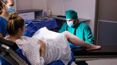 Dar a luz tumbadas no es lo mejor para la mujer: El poder del movimiento en el proceso de parto