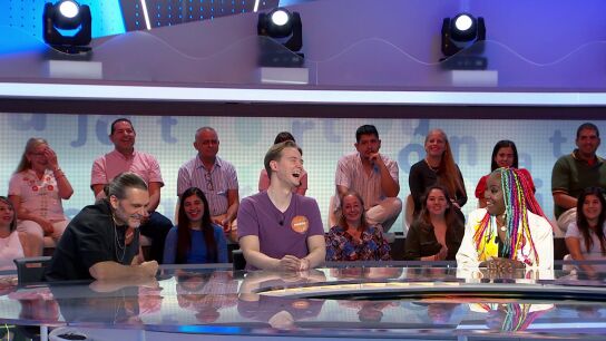 Salva Reina trae &ldquo;kilos de alegr&iacute;a&rdquo; a Pasapalabra y celebra con confeti el r&eacute;cord de Manu