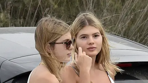 Las hijas de Julio Iglesias y Miranda Rynsburger, Cristina y Victoria Las hijas de Julio Iglesias y Miranda Rynsburger, Cristina y Victoria