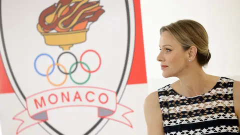 La princesa Charlene de Mónaco en la piscina del estadio Louis II de Mónaco La princesa Charlene de Mónaco en la piscina del estadio Louis II de Mónaco