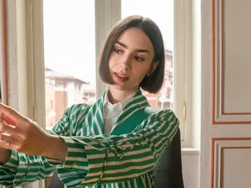 Lily Collins como Emily de Emily en París Lily Collins como Emily de Emily en París