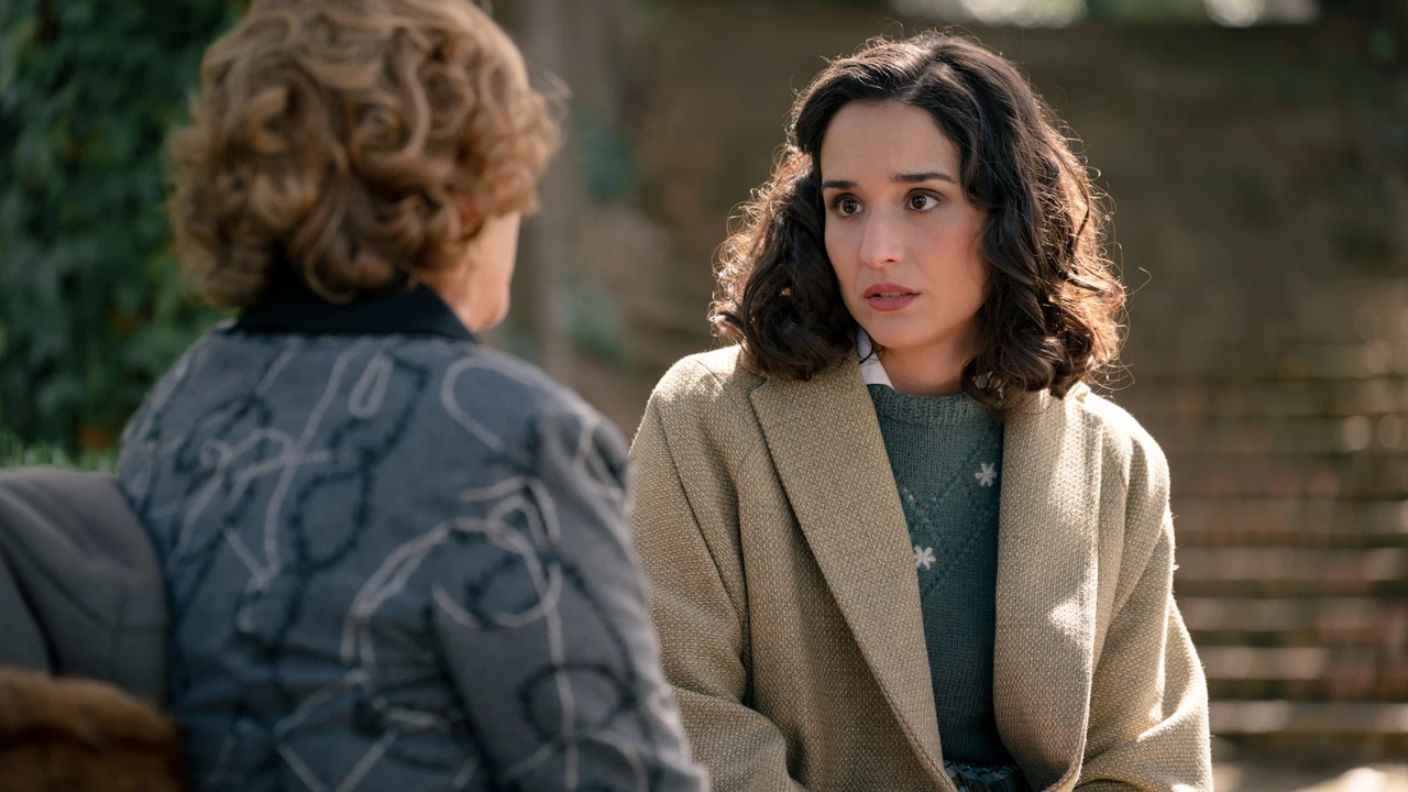 Irene lamenta con Cristina no poder ponerse en contacto con José para que cuente toda la verdad