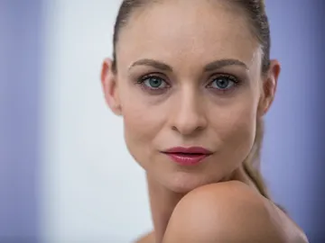 Mujer con ojeras Mujer con ojeras