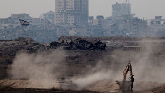 Un tanque israel&iacute; a las afueras de la ciudad de Gaza