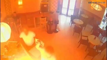 Incendia el bar