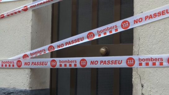 Se derrumba el techo de un edificio en Badalona