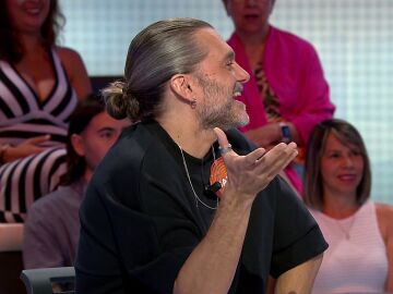 Salva Reina llena de confeti Pasapalabra para celebrar los 321 programas de Manu