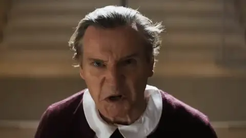 Liam Neeson en Agárralo como puedas Liam Neeson en Agárralo como puedas