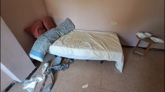 Una de las habitaciones donde dorm&iacute;an