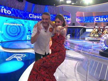 Salva Reina y Candela Cruz bailan 'Clavaíto' a Chanel y Abraham Mateo en La Pista