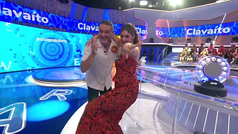 Salva Reina y Candela Cruz bailan 'Clavaíto' a Chanel y Abraham Mateo en La Pista Salva Reina y Candela Cruz bailan 'Clavaíto' a Chanel y Abraham Mateo en La Pista