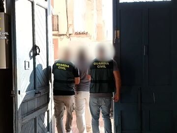 Detenido en Alicante un médico por grabar a pacientes sin su consentimiento con cámaras espía