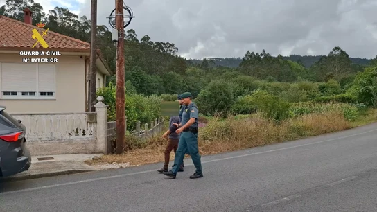Detenida una vecina de Carballo acusada de provocar 11 incendios forestales Detenida una vecina de Carballo acusada de provocar 11 incendios forestales