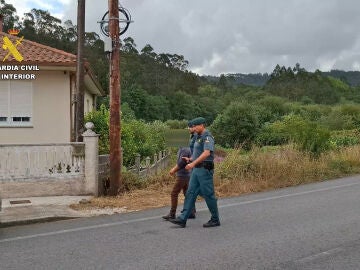 Detenida una vecina de Carballo acusada de provocar 11 incendios forestales