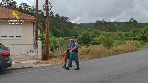 Detenida una vecina de Carballo acusada de provocar 11 incendios forestales Detenida una vecina de Carballo acusada de provocar 11 incendios forestales