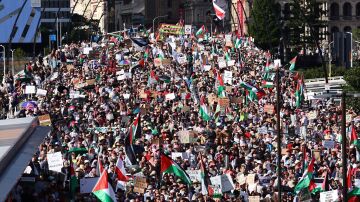 Miles de personas salen a la calle en Brisbane para mostrar su apoyo a Palestina