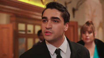 Ferit cambia el rumbo de la familia Korhan: anuncia su divorcio con Seyran e impone el de sus padres