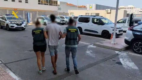 Un joven de 19 años roba y apuñala a una anciana en Torrevieja Un joven de 19 años roba y apuñala a una anciana en Torrevieja