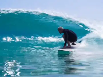 El príncipe Harry surfea El príncipe Harry surfea