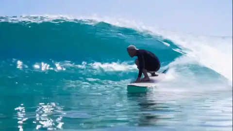 El príncipe Harry surfea El príncipe Harry surfea