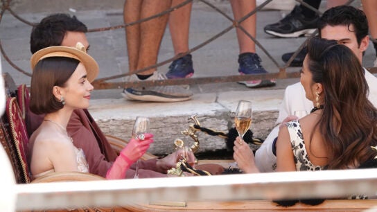 Lily Collins, con sus compa&ntilde;eros Eugenio Franceschini, Mindy Chen o Paul Forman