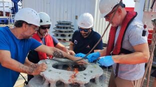 Arrecifes artificiales en el mar de Albor&aacute;n para restaurar los corales de profundidad