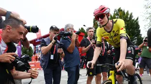 Jonas Vingegaard, líder del Visma, antes de la etapa 2 de la Vuelta a España Jonas Vingegaard, líder del Visma, antes de la etapa 2 de la Vuelta a España