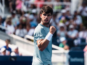 Carlos Alcaraz celebra un punto ante Rublev en Cincinnati
