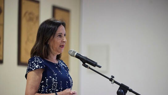 La ministra de Defensa, Margarita Robles, durante una visita a la Brigada &lsquo;Guadarrama&rsquo; XII, en la base Militar &lsquo;El Goloso&rsquo;, a 25 de agosto de 2025, en Madrid (Espa&ntilde;a). Durante su visita, la ministra ha entregado condecoraciones a militares que han participado en las labores de apoyo con motivo de la dana en Valencia.25 AGOSTO 2025Jes&uacute;s Hell&iacute;n / Europa Press25/08/2025