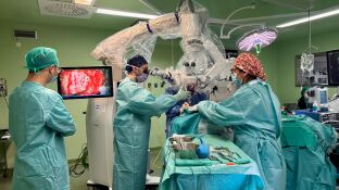 El Hospital Doctor Balmis incorpora un nuevo modelo de microscopio quir&uacute;rgico rob&oacute;tico pionero en Espa&ntilde;a para cirug&iacute;a craneal