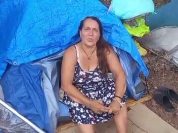  Vive en una tienda de campaña junto a su hijo discapacitado por no poder pagar un alquiler en el sur de Tenerife