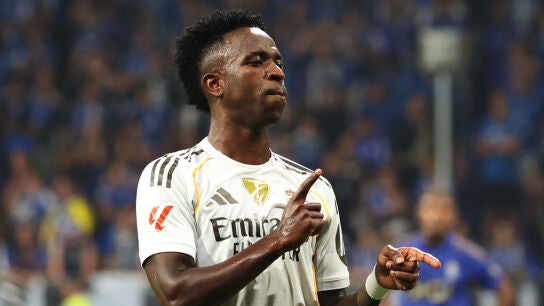Vin&iacute;cius celebra su gol en el Tartiere