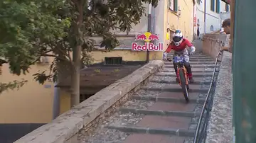 Velocidad y vértigo en Génova: Roger Vieira gana el Red Bull Cerro Abajo Velocidad y vértigo en Génova: Roger Vieira gana el Red Bull Cerro Abajo